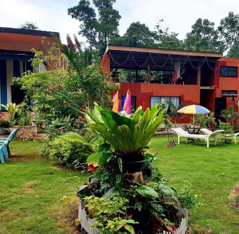 סיקיהור Edmund'S Garden Inn מראה חיצוני תמונה